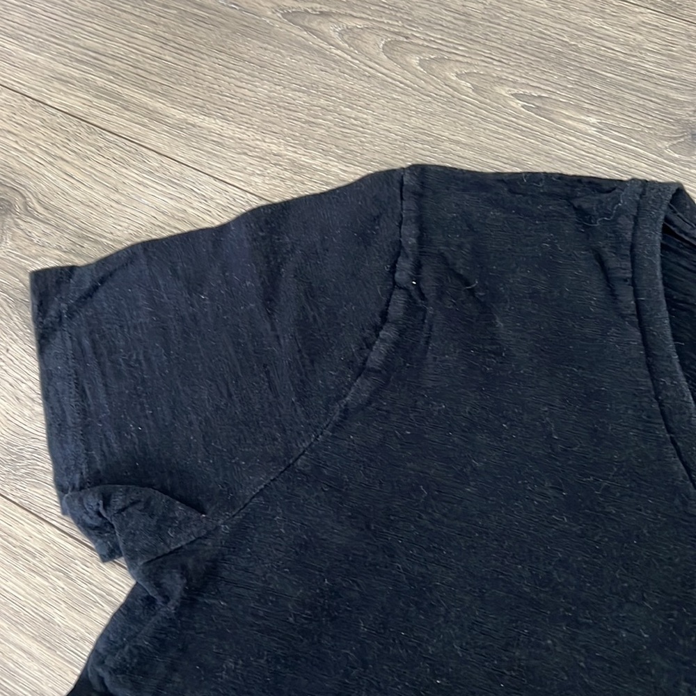Men’s Old Navy V-Neck T-Shirt (Black) - Picture 3 of 4